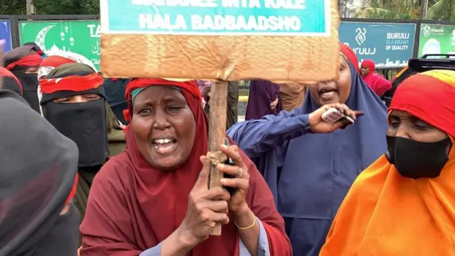 Hooyo ka mid ahayd bannaanbaxayaasha