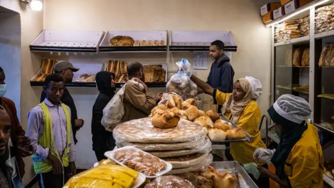 ኣብ እንዳ ፎርኖ ባንን ሕምባሻን ይርአ፡
