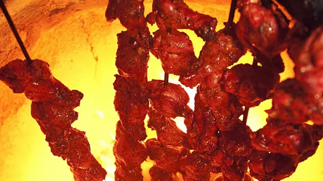 تندوری چکن اور روسٹیڈ چکن میں آنچ اور چولھے کا فرق زیادہ ہے