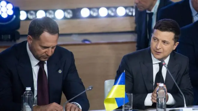 І Андрій Єрмак (зліва), і президент Зеленський заперечили факти, викладені журналістами УП