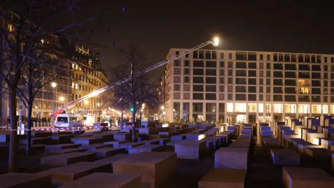 мемориал холокоста в Берлине 