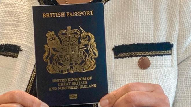 英国新款蓝色护照（2/2020）