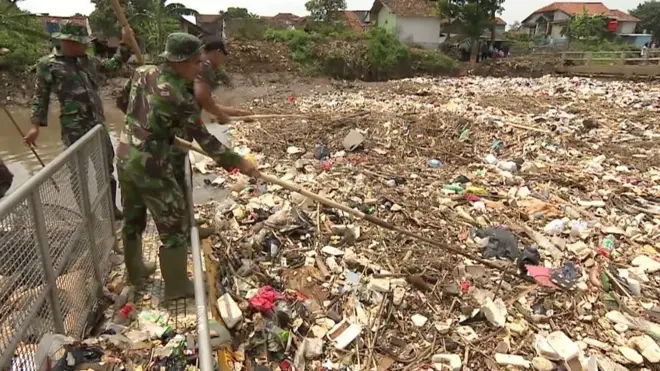 Dòng sông rác ở Bandung, Indonesia