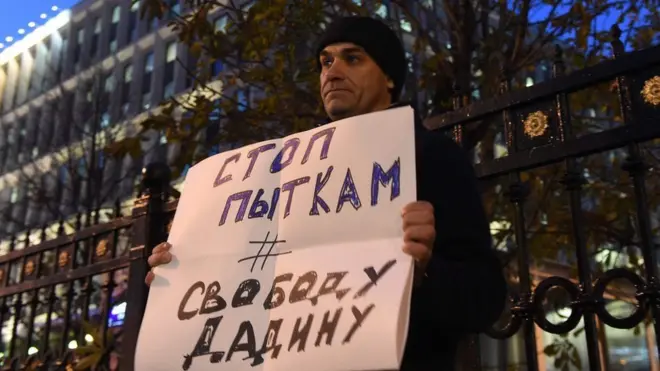 Заявления Дадина о пытках привели к акциям протеста в Москве