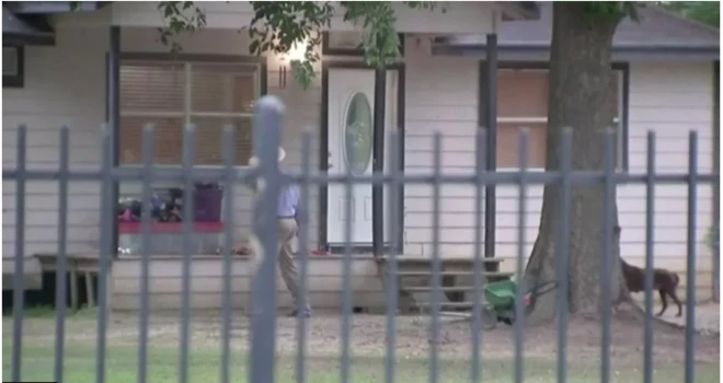 আক্রান্ত বাড়ি