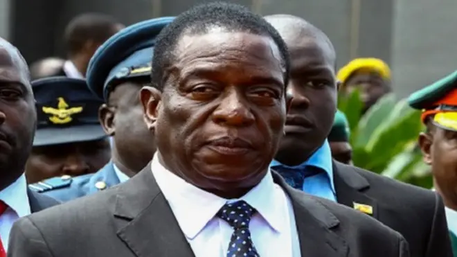 Emmerson Mnangagwa supporters booed di First Lady for one rally wey she go.