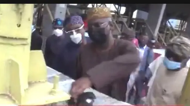 Aworan Fashola ni Lekki toll gate