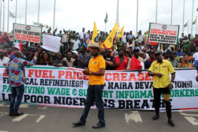 Aworan awọn oṣiṣẹ to fi ẹhonu han