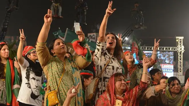 تحریک انصاف نے دو نومبر کو اسلام آباد کو احتجاجی دھرنے کے ذریعے مکمل طور پر بند کرنے کا اعلان کر رکھا ہے