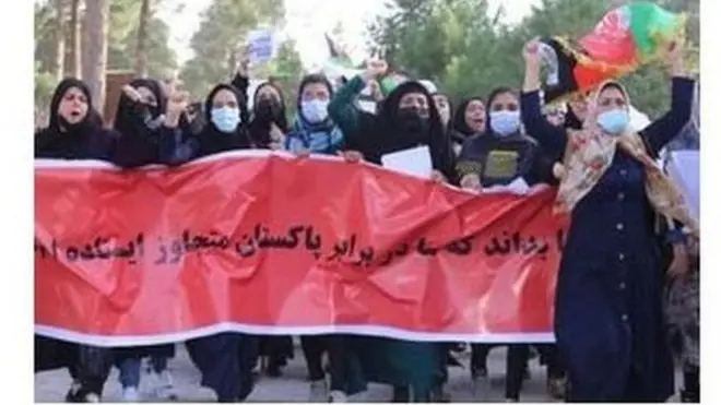 د افغانستان ګڼو ښارونو او له افغانستانه دباندې د ښځو د حقونو په پلوۍ لاریونونه وشول