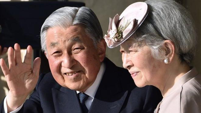 5月1日，日本天皇明仁讓位（圖為日本明仁天皇和皇后退位前的資料照片）。