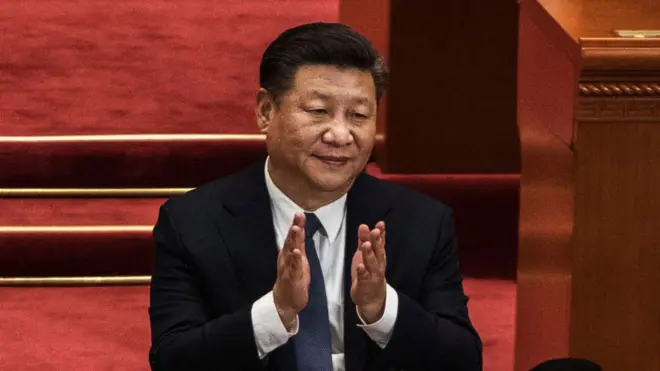 Сі Цзіньпін оплесками зустрів скасування обмежень на строки перебування при владі