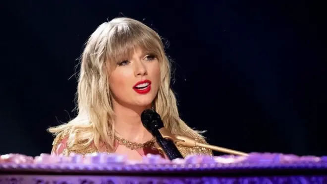 المغنية تايلور سويفت