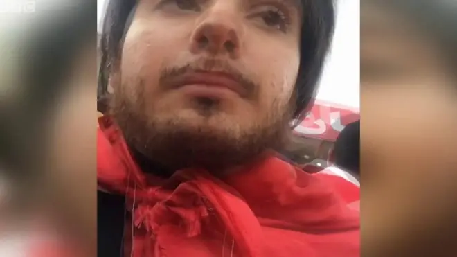 صورة لسيدة إيرانية حضرت مباراة لكرة القدم متنكرة