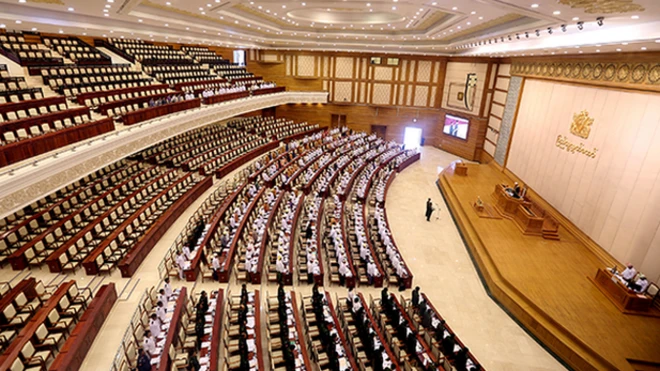 ကုန်ဈေးနှုန်း တွေ မြင့်တက် လာတာနဲ့ပတ်သက်လို့အစိုးရအနေနဲ့ဘယ်လို ဆောင်ရွက်ပေးမလဲ ဆိုတဲ့ မေးခွန်း ကို မေးမယ်