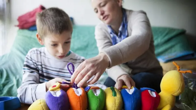 Udruženja roditelja dece sa autizmom pominju cifru od 70.000 ljudi