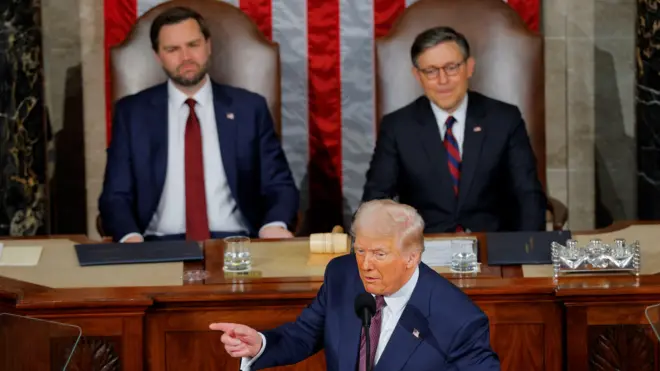 Trump em discurso ao Congresso, em que admitiu um "pequeno distúrbio" na economia por tarifas