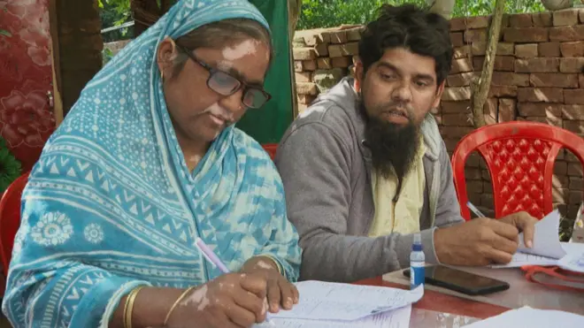 पश्चिम बंगाल समेत देश के कुल 9 राज्यों में 4 नवंबर से एसआईआर यानी मतदाता सूची के विशेष गहन पुनरीक्षण की प्रक्रिया जारी है