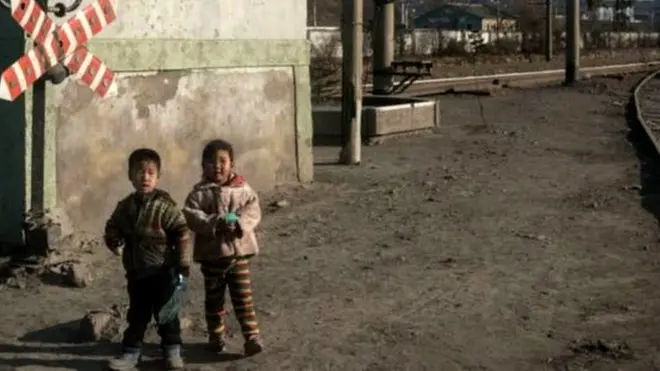 เด็กส่วนมากได้รับการศึกษาขั้นพื้นฐาน แต่มีบางส่วนถูกบังคับให้เลิกเรียนกลางคัน