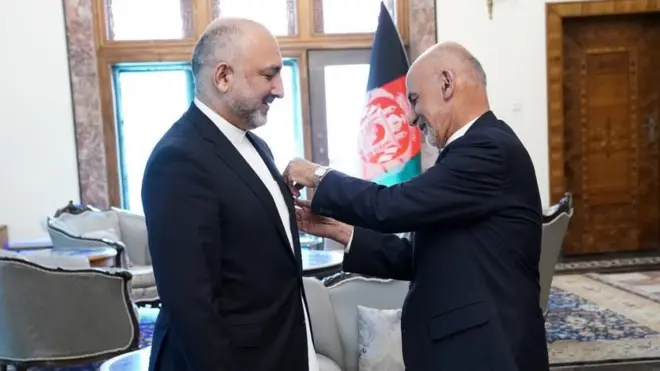 محمد اشرف غني او محمد حنیف اتمر د طالبانو له واک ته رسیدو وروسته له افغانستانه ووتل