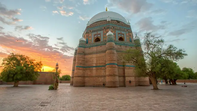 ملتان میں واقع مزار شاہ رکن عالم