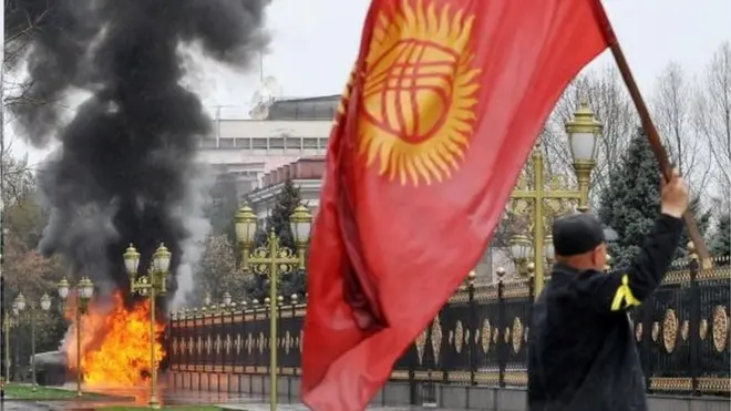 Кыргызстанда орун алган эки ыңкылаптын тең негизги себептери катары башкаруудагы непотизм менен трайбализмди аташат