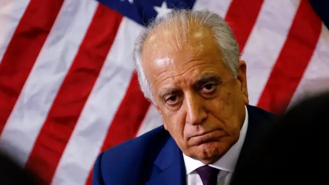 ښاغلي خلیلزاد پر خپله ټوېټر پاڼه لیکلي: "له بده مرغه جګړه دوام لري.‌ سیاسي جوړجاړي، د تاوتریخوالي کمېدو او اوربند ته عاجله اړتیا شته.‌ باید د خبرو بېرته پیلېدو کې هېڅ‌ ځنډ ونشي او د جنورۍ پر پنځمه نېټه بېرته پیل شی".