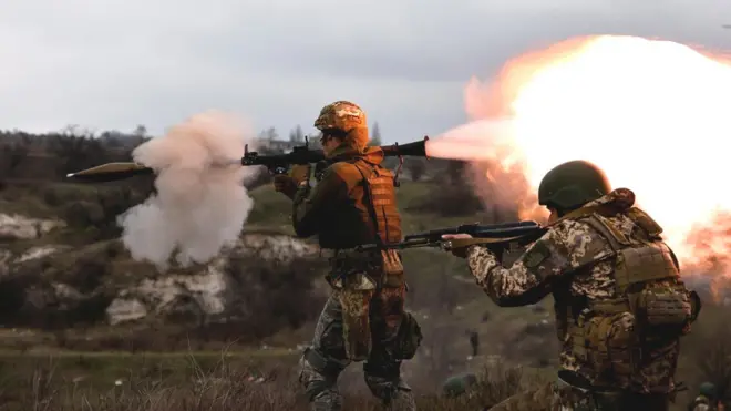 Dokumen-dokumen itu menyebutkan kapan ke-12 brigade itu akan siap sekaligus daftar semua tank, kendaraan lapis baja, dan artileri yang disediakan untuk Ukraina oleh sekutu-sekutu Barat.