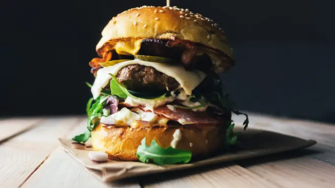 Los blogueros de redes sociales que se especializan en comida sugieren que se tomen fotografías de cerca.