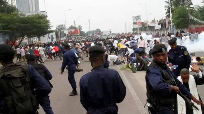 Polisi nchini Jamhuri ya Demokrasia ya Congo wakitawanya waandamanaji