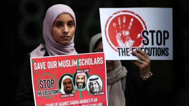 احتجاج النساء خارج القنصلية السعودية في نيويورك يوم 1 يونيو/حزيران 2019 ضد محاكمة ثلاثة رجال دين في السعودية