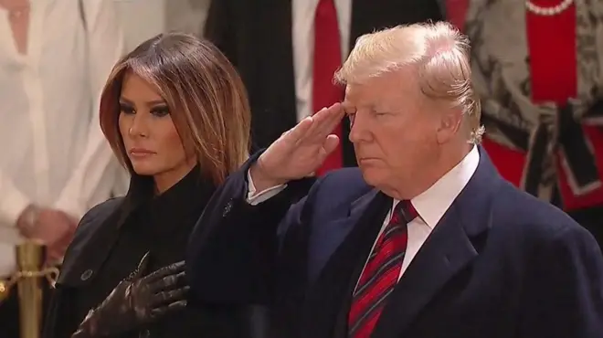 ترامب يلقي التحية العسكرية في وداع بوش الأب