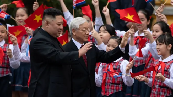 Hai ông Kim Jong-un và Nguyễn Phú Trọng ở Hà Nội hôm 1/03/2019