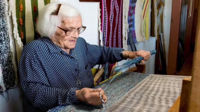 إيونا برويو التي تبلغ من العمر 105 سنوات