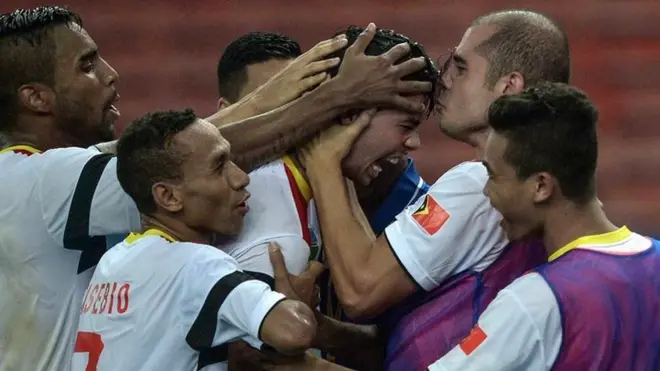 Para pemain Timor Leste dalam pertandingan penyisihan Piala Dunia 2018 melawan Malaysia pada 11 Juni 2015.