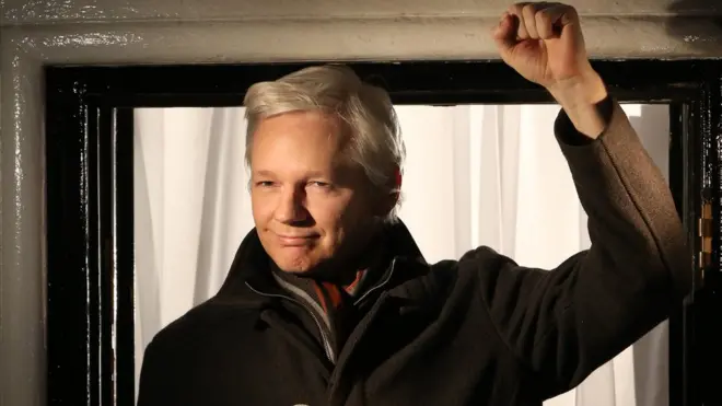 Julián Assange no perdió oportunidad de golpear con su ironía al candidato opositor de la elección presidencial ecuatoriana.
