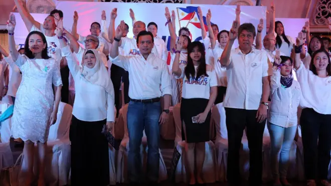 สามนิ้ว