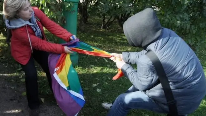 Rusia tidak dikenal sebagai tempat yang aman bagi masyarakat LGBT.
