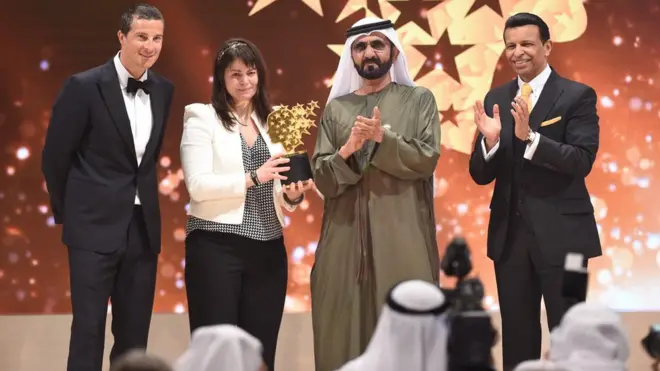 ماغي ماكدونيل تتسلم الجائزة عن دورها في مدرسة إنويت في شمال كندا