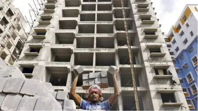 निर्माणाधीन इमारत