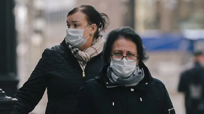 С 12 мая москвичей и жителей Подмосковья обяжут носить маски в общественных местах