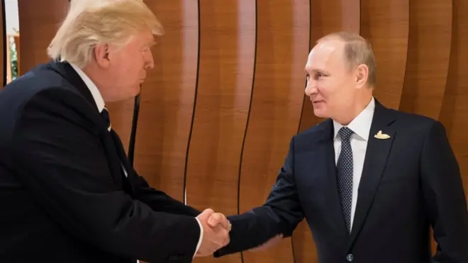 تصافح الزعيمان في مستهل قمة مجموعة العشرين التي تقام في مدينة هامبورغ الألمانية