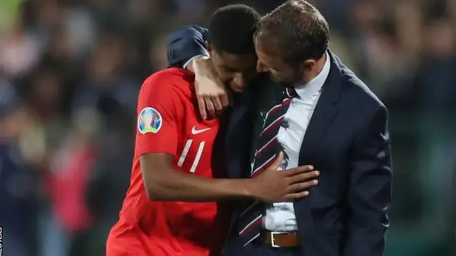 Англия курамасынын башкы машыктыруучусу оюнчулары менен сыймыктана турганын айтты