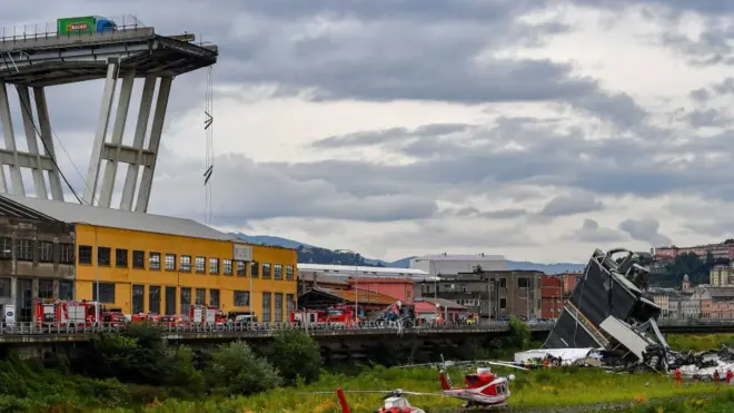 Cenova'daki köprü enkazı