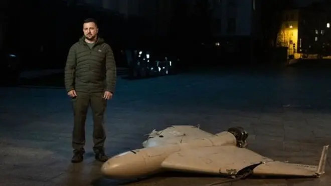 Президент Зеленський та приземлений "Шахед-136", який росіяни маркують як "Герань-2"