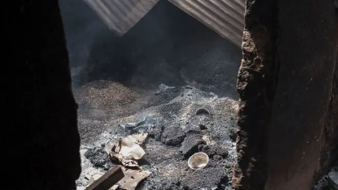 Akụkọ kwuru na ndị gburu mmadụ gbara ọtụtụ ụlọ ọkụ