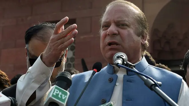 نواز شریف کے خلاف احتساب عدالت میں بے عنوانی کے مقدمات زیر سماعت ہیں