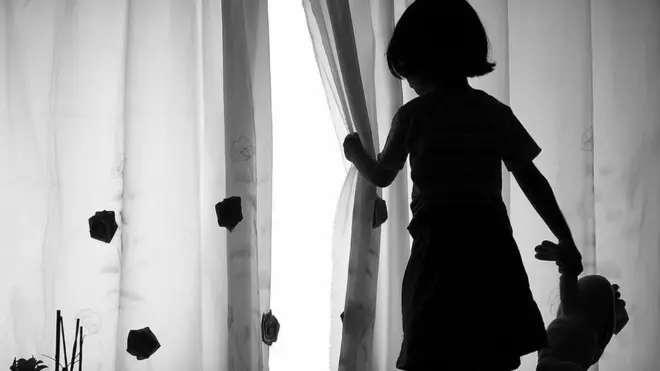 العائلة لم تكتشف حمل الطفلة إلا منذ ثلاثة أسابيع فقط، حينما شكت من آلام في المعدة