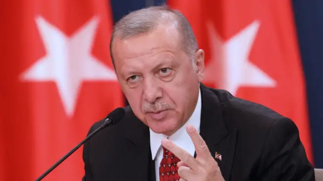 آقای اردوغان با بحران اقتصادی دشواری روبه‌رو است و عده‌ای از مخالفانش معتقدند او برای پیروزی در انتخابات آتی نیاز دارد بحث اصلی را به حوزه امنیت سوق دهد