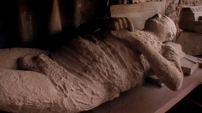 دفن سكان مدينة بومبي تحت الرماد